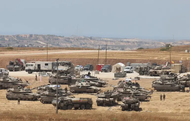 Военные Израиля стремятся захватить 75% территории Газы за два месяца — Bloomberg