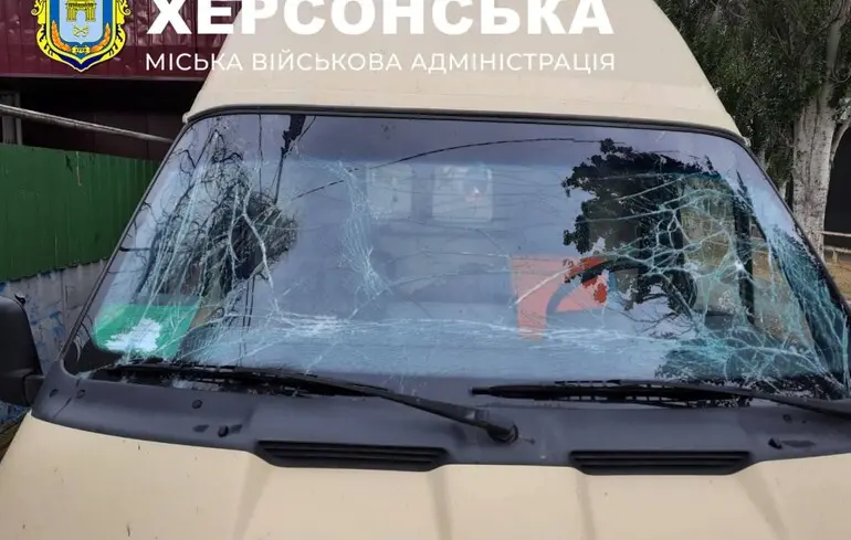 Росіяни дронами атакували працівників комунального підприємства в Херсоні: шестеро поранених