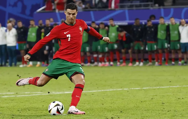 Криштиану Роналду забил 800-й гол в клубной карьере