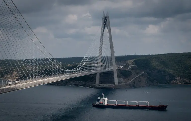 Українське судно у Стамбулі, Туреччина