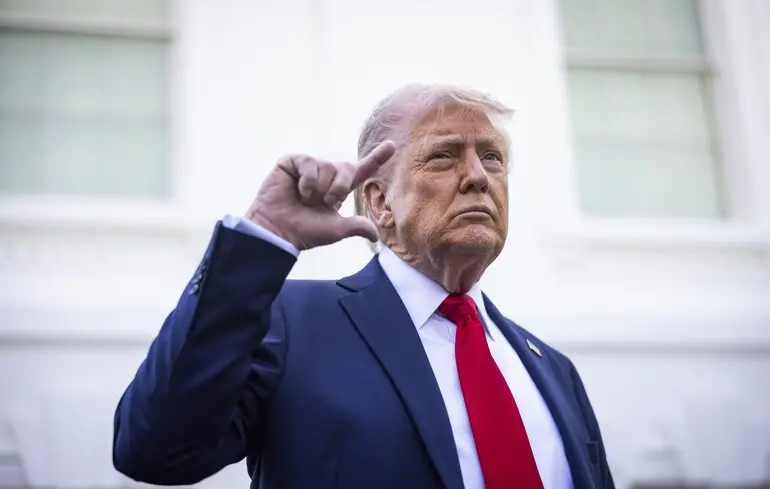 Вже два місяці Трамп повторює, що дає Путіну 