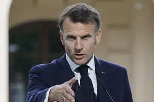 Макрон призвал США ввести санкции против РФ, заявив о 