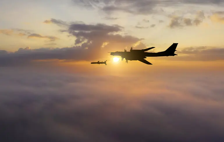 РФ перебросила стратегические бомбардировщики на север: аналитик объяснил причины