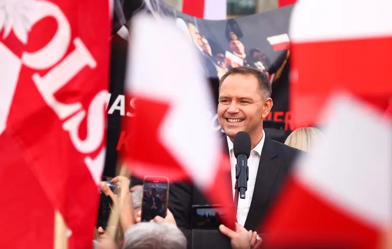 Скандали не завадили: Навроцький виграв вибори у Польщі попри шокуючі звинувачення