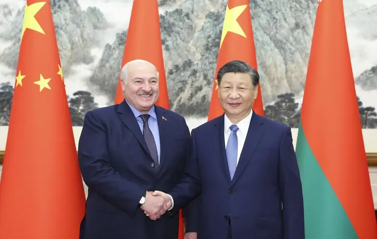 Си Цзиньпин встретился с Лукашенко, назвал Беларусь 
