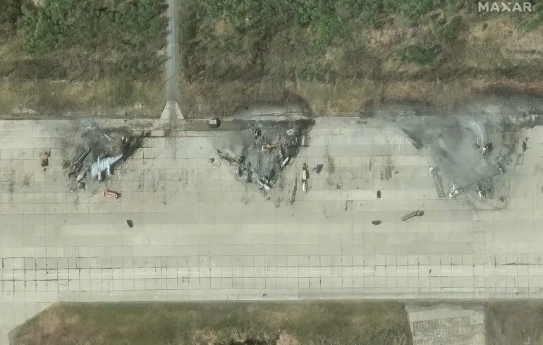 Самолеты, уничтоженные в результате серии ударов украинских беспилотников по авиабазе "Оленья"