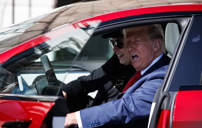 Вражда Маска и Трампа разгорается: бывшие соратники обменялись угрозами