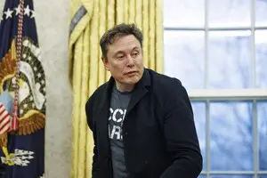 Маск призывает объявить Трампу импичмент. У Трампа требуют депортировать миллиардера