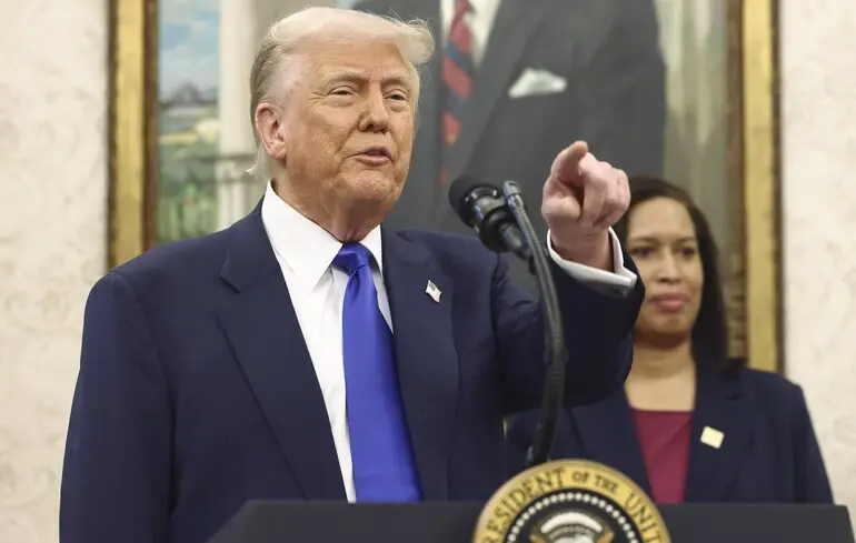 Апеляційний суд підтримав Трампа: журналістів AP не пускатимуть у Овальний кабінет та президентський літак