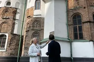 Россияне повредили Софию Киевскую и Одесскую киностудию