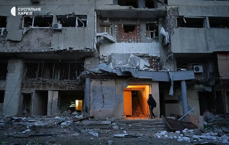 У Харкові дрони влучили у багатоповерхівку та фітнес-клуб: у мерії розповіли про прильоти та постраждалих