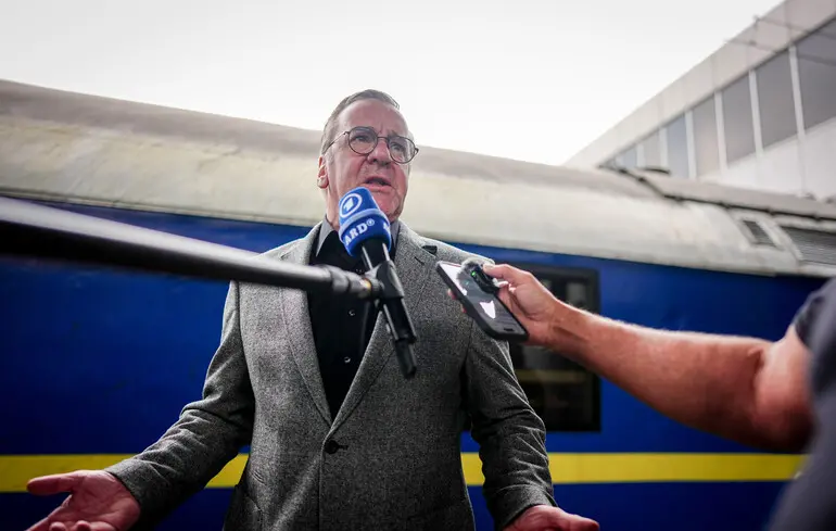 Міністр оборони Німеччини прибув до Києва