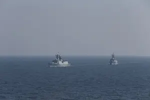 США перемещают военные корабли на Ближний Восток после атаки Израиля на Иран — AP