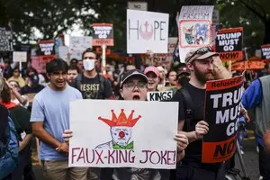 США всколыхнули массовые акции протеста против парада Трампа