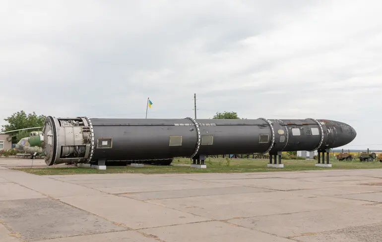 Разоруженная межконтинентальная баллистическая ракета в Музее ракетных войск в Николаевской области