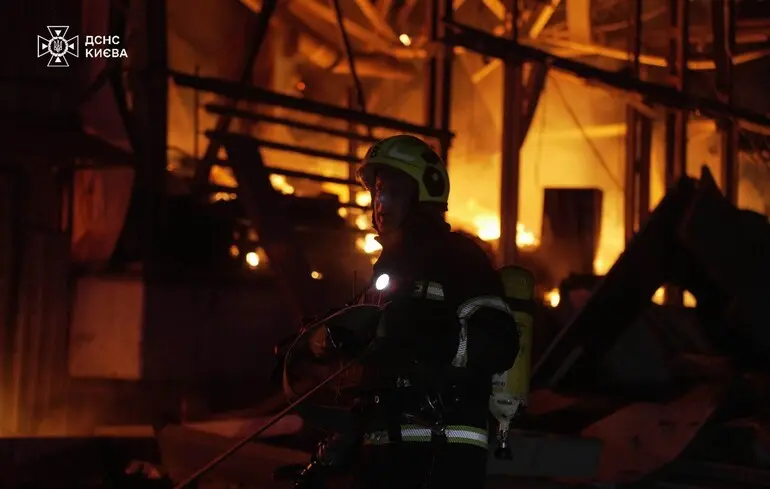 Пожары, разрушения и раненые: местные власти подвели предварительные итоги воздушной атаки на Киев