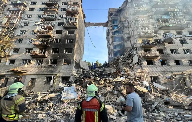 Росіяни випустили вночі по Україні понад 440 дронів і 32 ракети – Зеленський