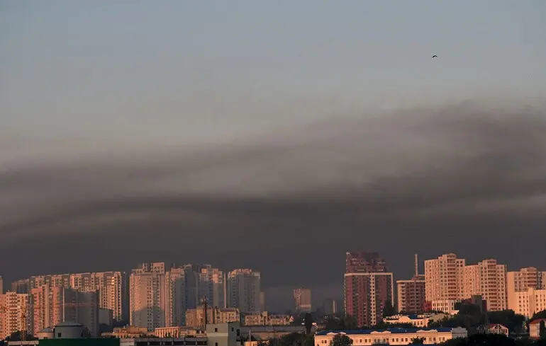 Київ в диму після нічного обстрілу, 17 червня