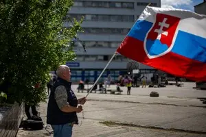 В Словакии хотят задержать экс-министра из-за помощи Украине