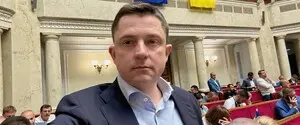 Депутатів у Раді все меншає. Олесь Довгий склав мандат