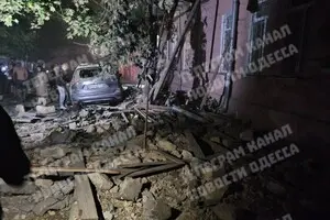 После молниеносной дроновой атаки в Одессе вспыхнули пожары, под ударом оказались многоэтажки, вуз и дельфинарий