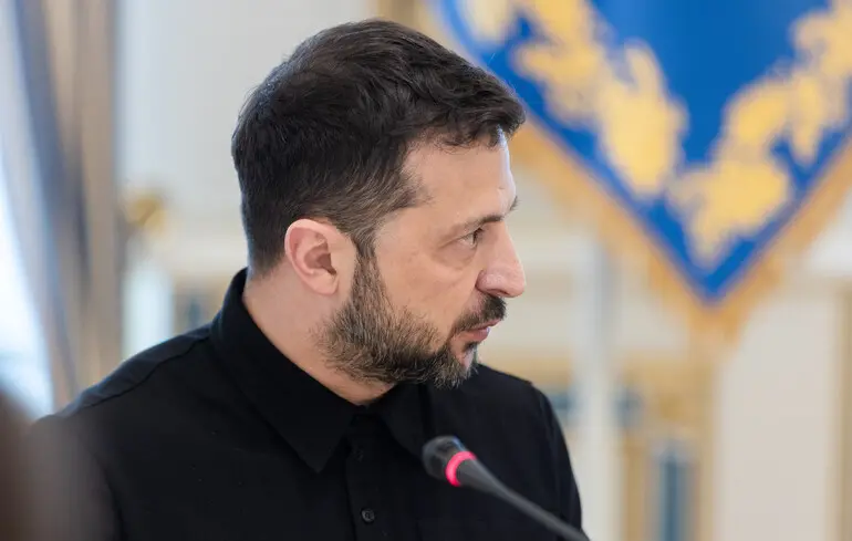 Зеленский сегодня посетит Британию