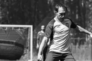 В результате российского обстрела в Киеве погибли футболист и его девушка