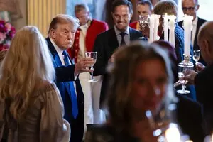 НАТО задабривает Трампа, чтобы сохранить трансатлантическое единство - Bloomberg