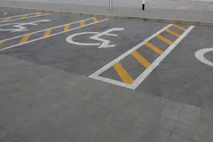 В Украине хотят в несколько раз поднять штраф за парковку на месте для инвалидов