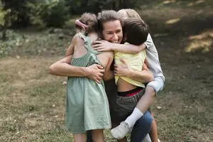 Діти з евакуйованих за кордон закладів: чи можуть їх взяти під опіку українці