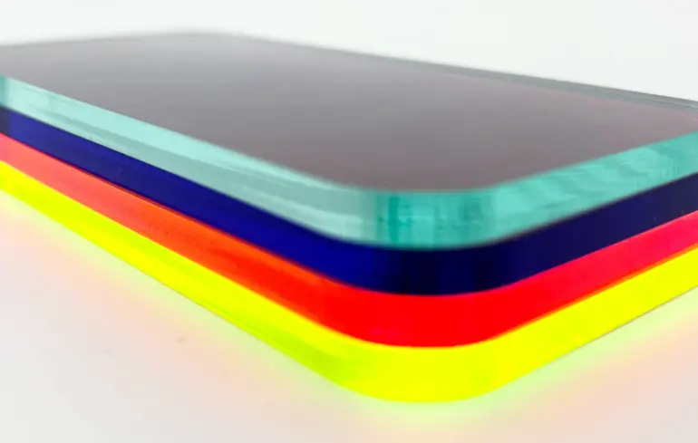 Розробники створили прозорий антисмартфон. Він має 