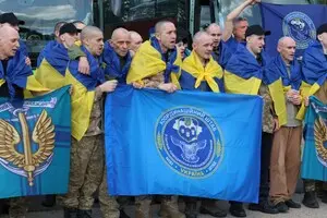 Із російського полону повернули ще одну групу поранених та молодих українських військових