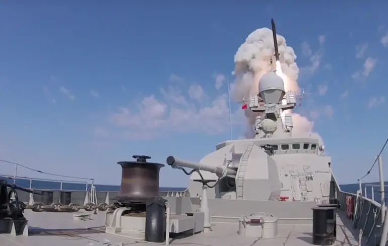 Россияне запустили по Украине крылатые ракеты, 