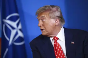 Рейтинг одобрения Трампа падает: американцы говорят, что США идут по неверному пути — опрос