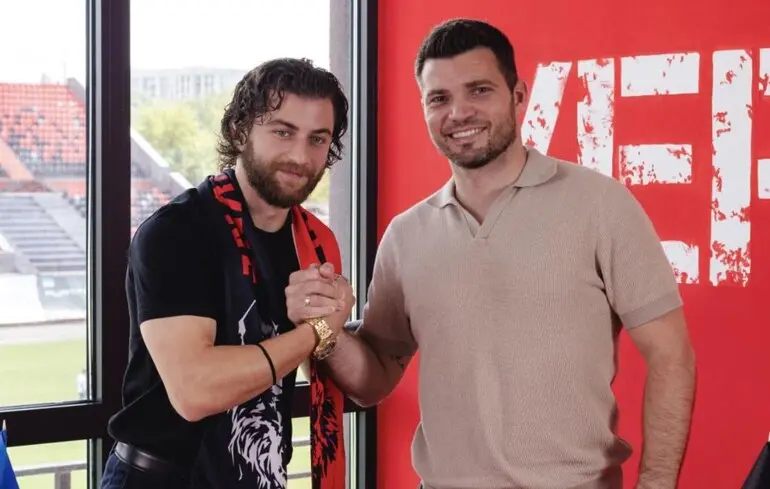 Константінос Стамуліс (ліворуч)