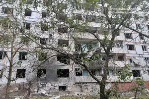 Россия нанесла удар по многоэтажке в Запорожской области: погибла женщина