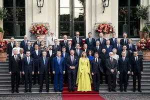 Во время закрытого ужина саммита НАТО Трампа пытались убедить ввести санкции против РФ