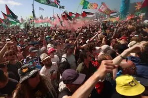 BBC критикуют из-за трансляции в своем эфире скандирования 