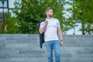 7 стильных комбинаций одежды для мужчин этим летом