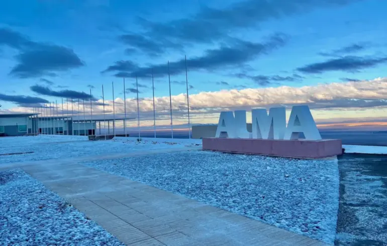 В пустыне Чили пошел снег. Самый мощный телескоп мира теперь в 