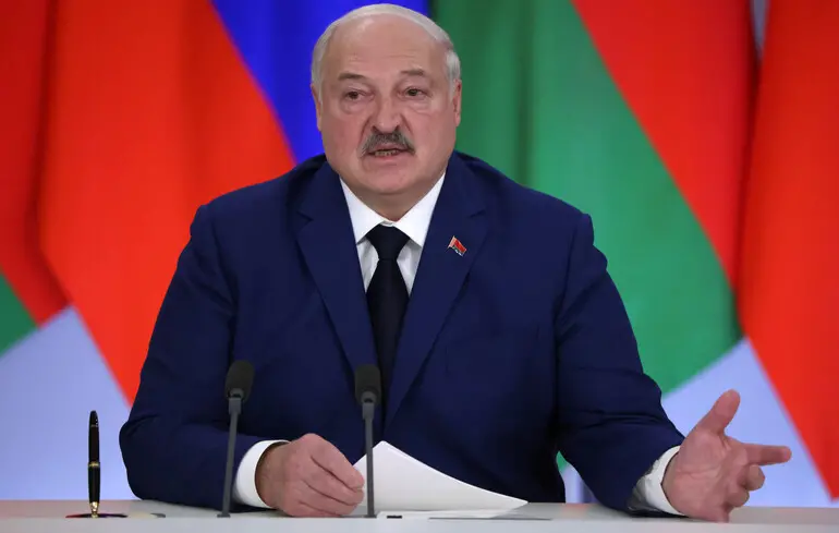 Лукашенко помиловал 16 человек. Среди них есть осужденные за 