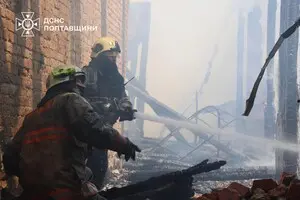 Попадание дрона в здание ТЦК в Кременчуге: есть пострадавшая, в ГСЧС показали фото