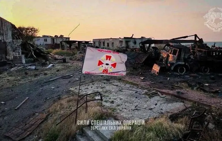 На Змеиный в 2022 году первыми подходили боевые пловцы на подводных лодках – ССО