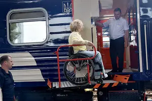 Укрзалізниця представила перший інклюзивний вагон для пасажирів на кріслах колісних