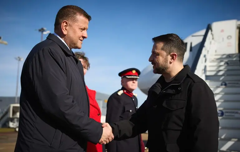 Залужному довіряє більше українців, ніж Зеленському – опитування