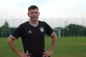 Украинский футбольный клуб подписал воина ВСУ, пережившего оборону Мариуполя и российский плен