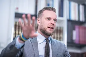 Запад играет в политическое шоу, пока Украина ведет реальную войну - Ландсбергис