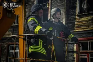 Россияне снова ударили дронами по Шостке, поразили медицинское учреждение и многоэтажки — ОВА