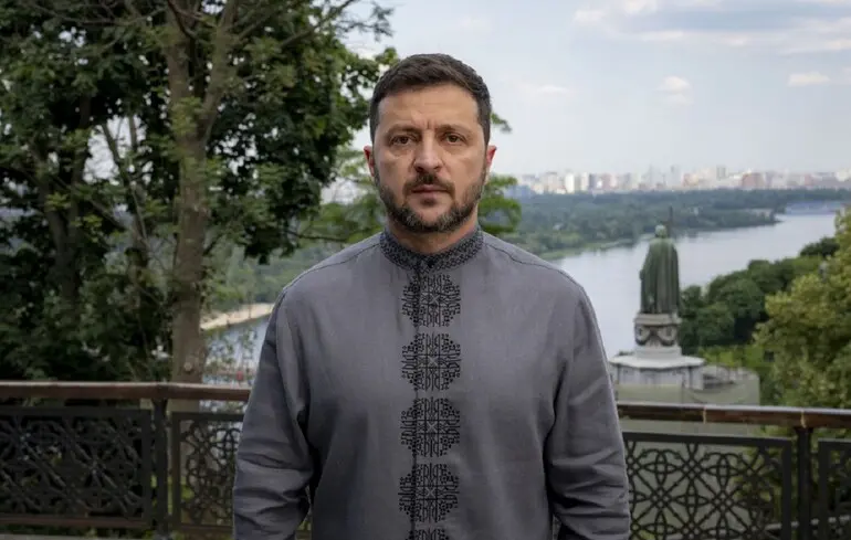 Украинцы здесь были. Украинцы здесь есть. Украинцы здесь будут. Государство — это люди – Зеленский ко Дню государственности