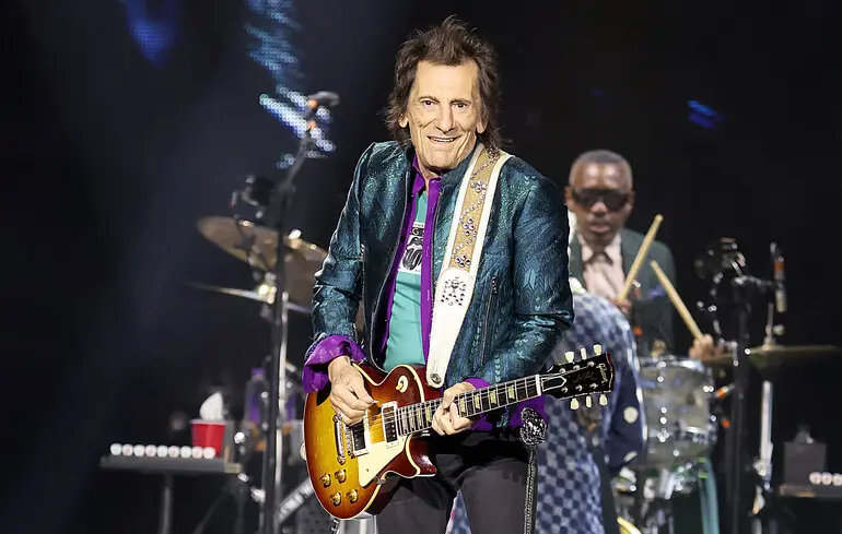 Нашли похищенную в 1970-х годах гитару The Rolling Stones